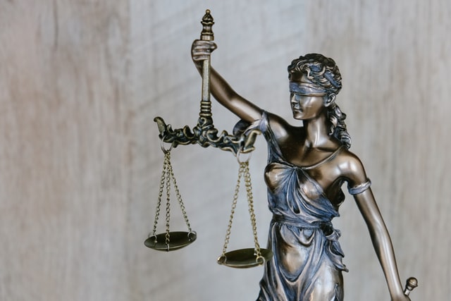 a%20statue%20of%20lady%20justice